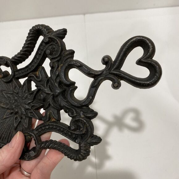 Black cast iron trivet ornate hearts motif primitive hearth country farmhouse - Picture 5 of 7